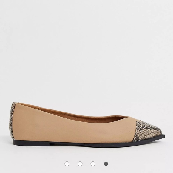 ASOS DESIGN Wide Fit Legend pointed toe cap ballet flats in beige snake - Picture 7 of 13